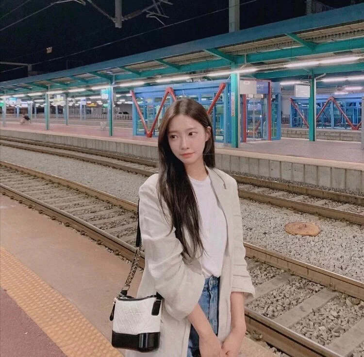 Маленькая сумка-хобо Chanel — изображение из интернета (для справки)