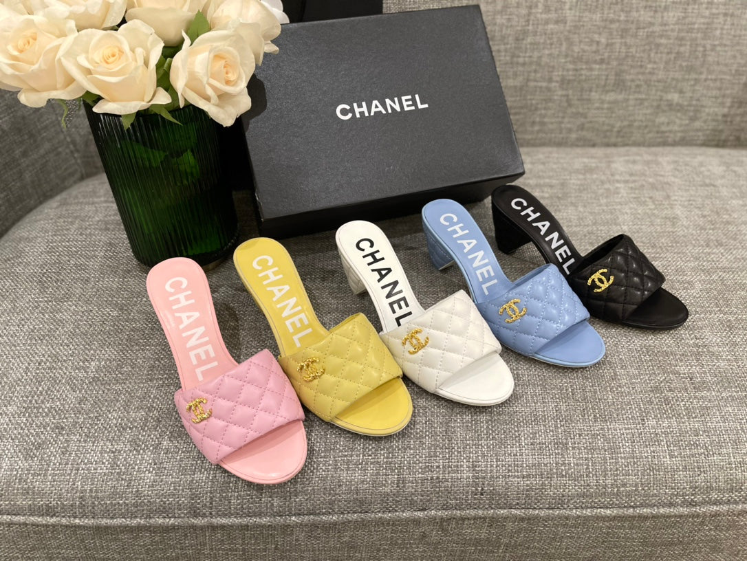 Клетчатые тапочки Chanel на массивном каблуке