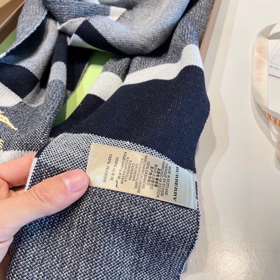 Классический клетчатый шарф Burberry 2024 — черный