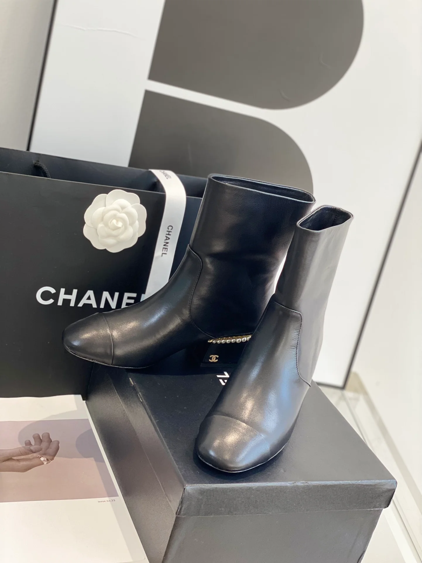 Chanel - Ботильоны на жемчужном каблуке