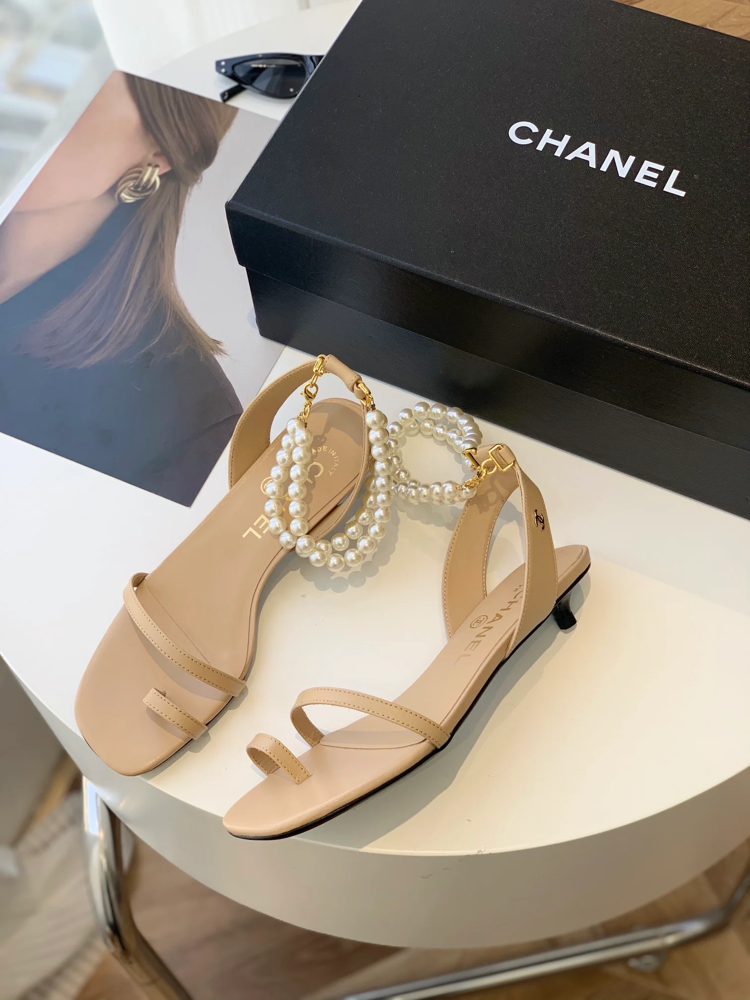 Новинка весны 2023 года от Chanel - сандалии Pearl