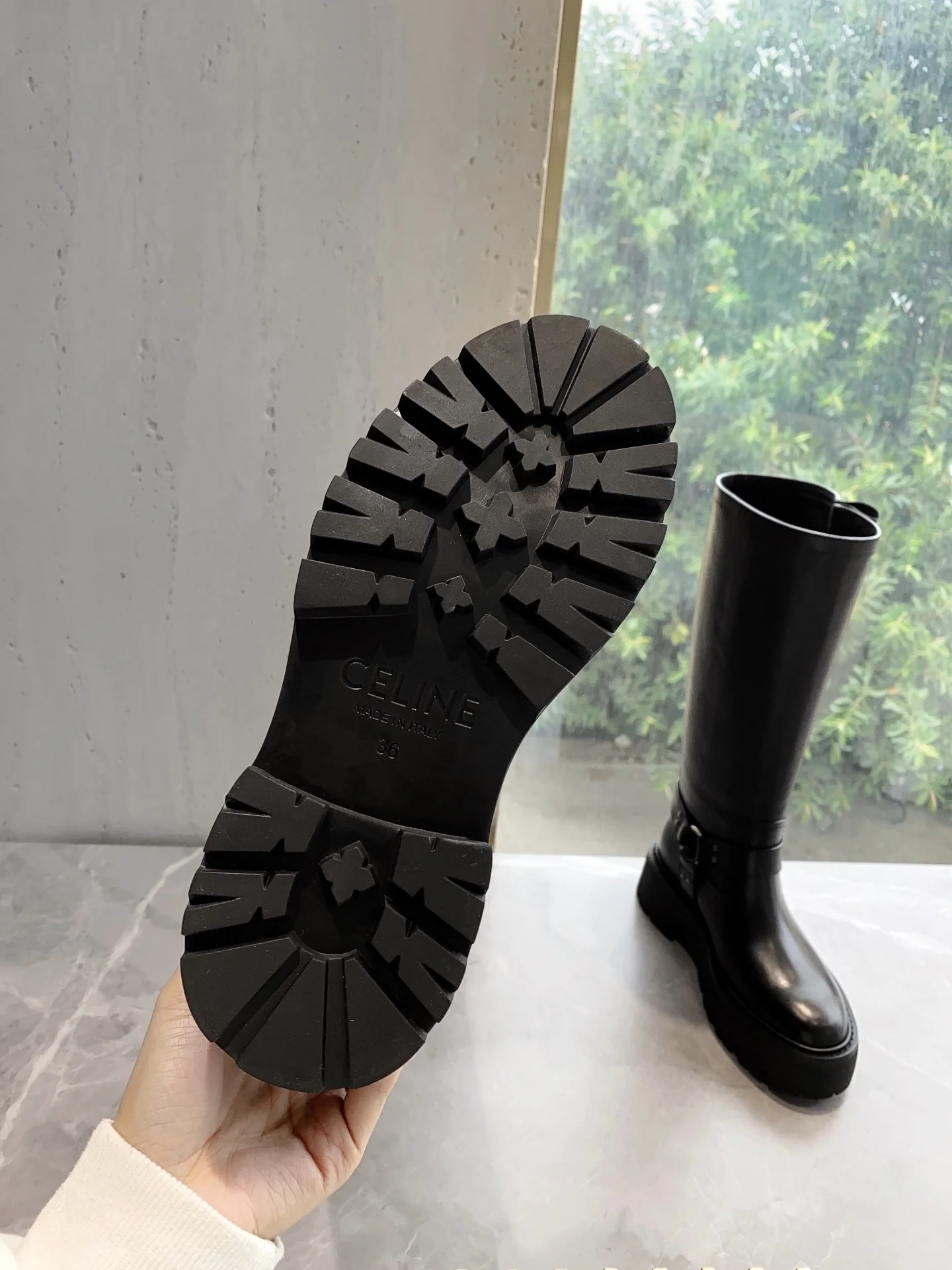 Новинка сезона осень/зима 2022 от Celine — Рыцарские сапоги ?Триумфальная арка? — в стиле Ян Ми.