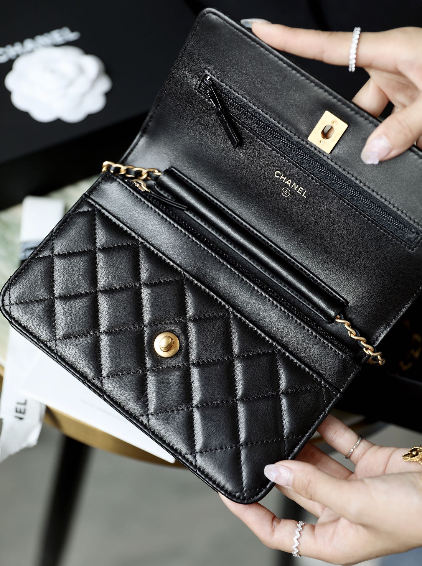 Chanel - Gold Ball WOC - Овечья кожа - Черный