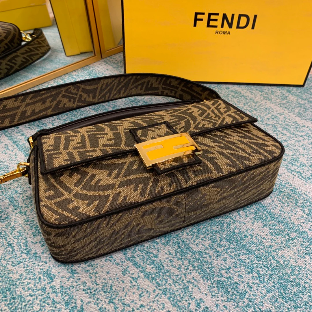 Сумка Fendi Baguette Medium Monogram - 3