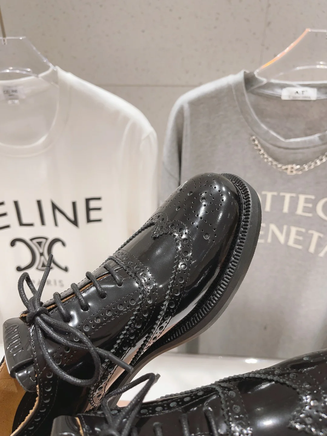 Коллекция Miu Miu весна/лето 2023 — Туфли-броги — Черные