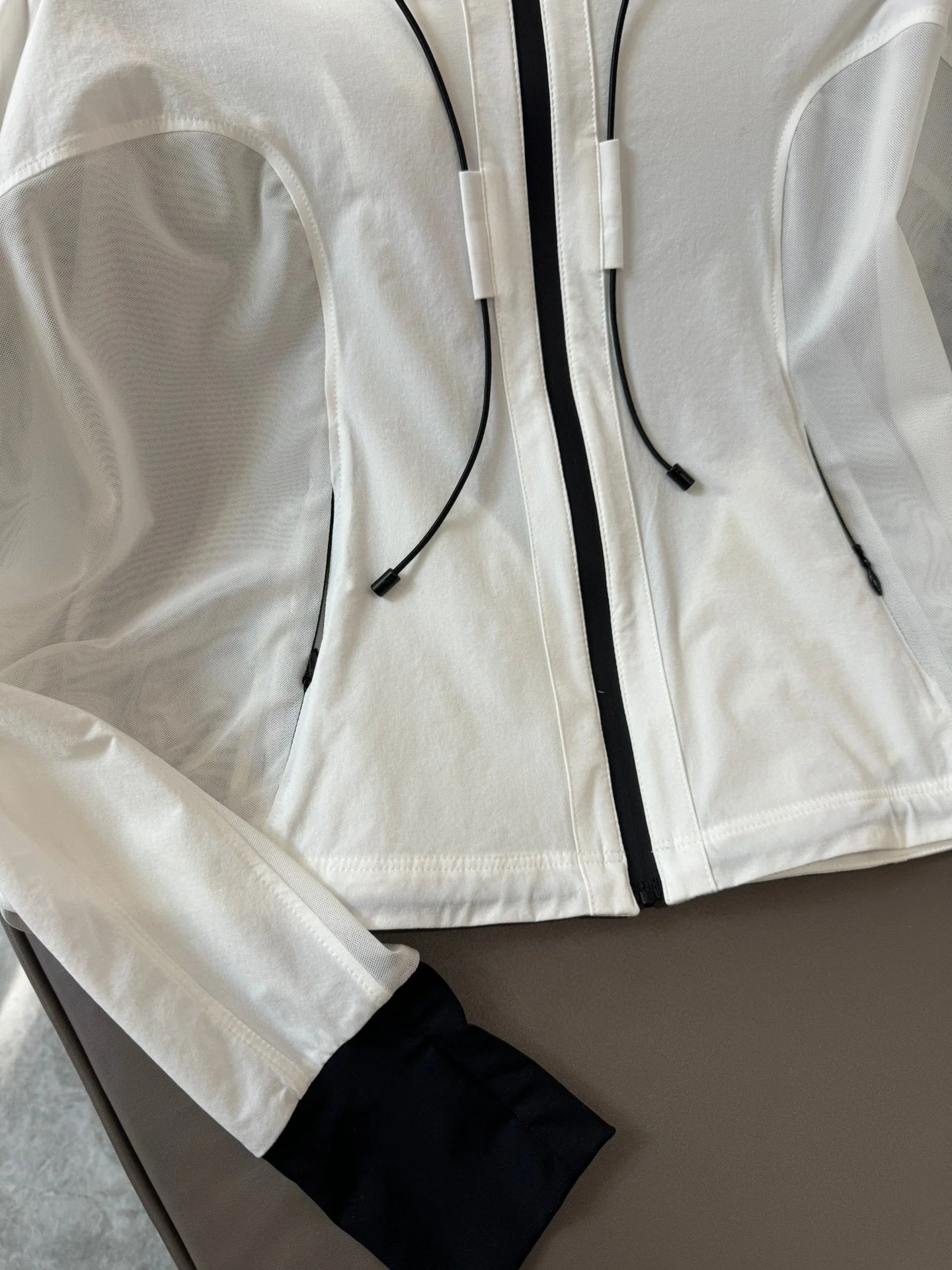 Новая солнцезащитная одежда Chanel 2403-24ss - белая.