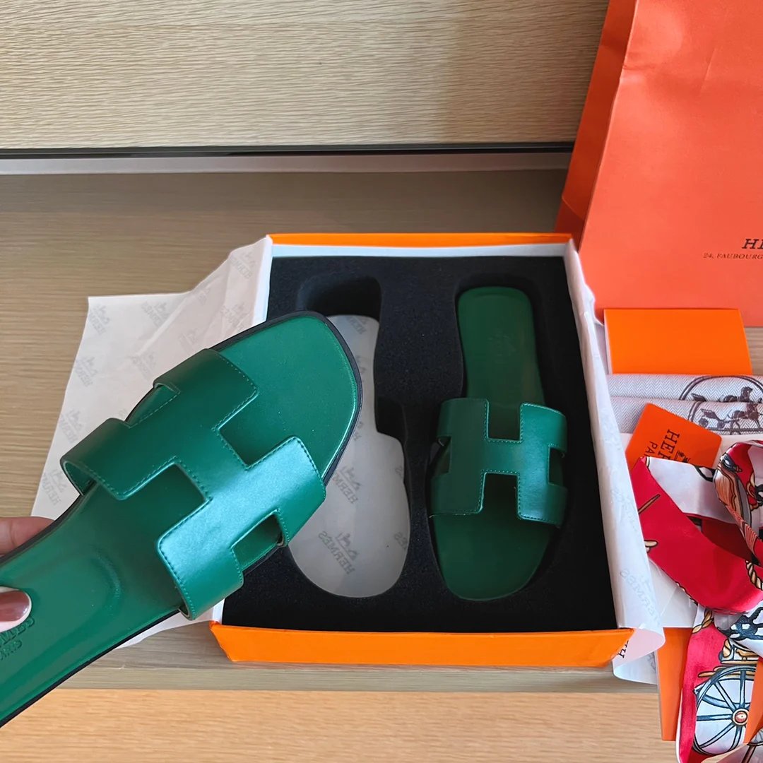 Классические домашние тапочки Hermes H - Верх из однотонной кожи - Подошва, полностью закрывающая тапочки - Зеленый