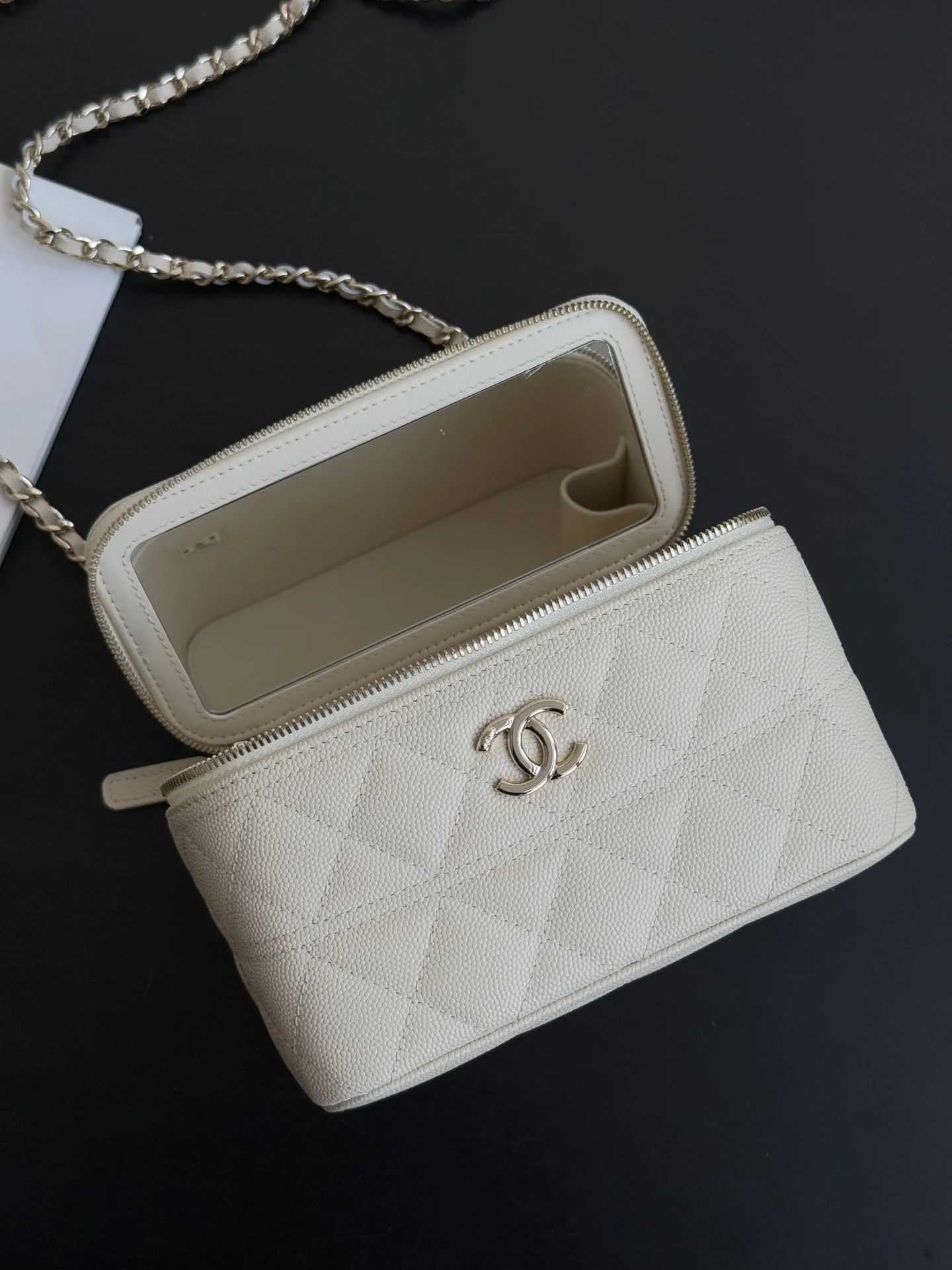 Сумка-ланчбокс Chanel 25c - серовато-белая