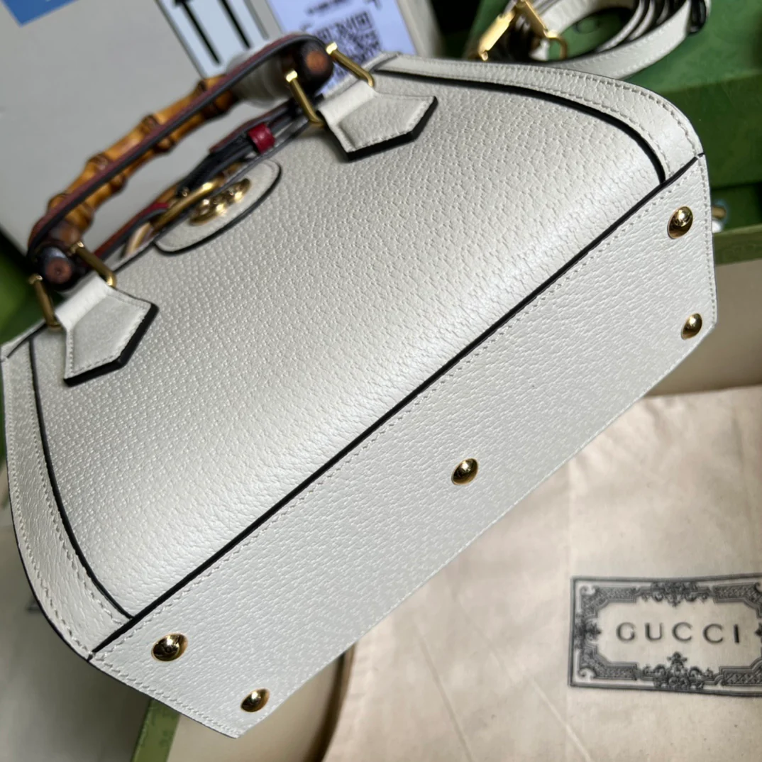 Сумка Gucci Bamboo — маленькая сумочка — 20x16x10 см — белая кожа