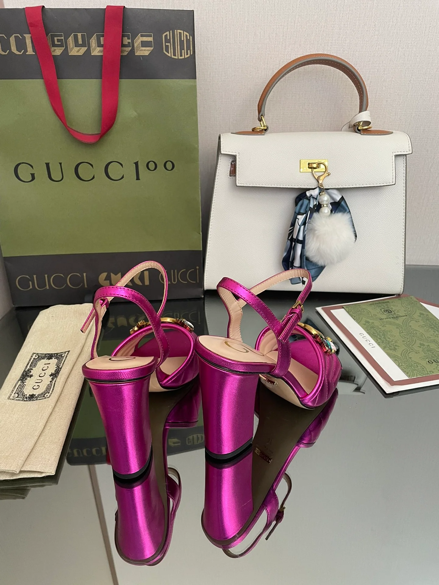 Босоножки Gucci 2022 на высоком каблуке, украшенные стразами - 1