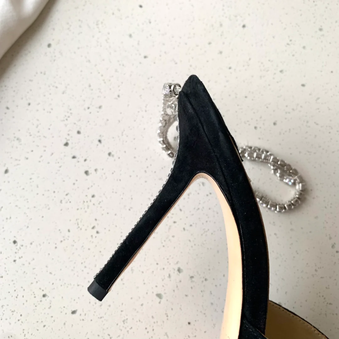 Босоножки на высоком каблуке Jimmy с цепочкой на щиколотке и стразами - Тканевые - Черные