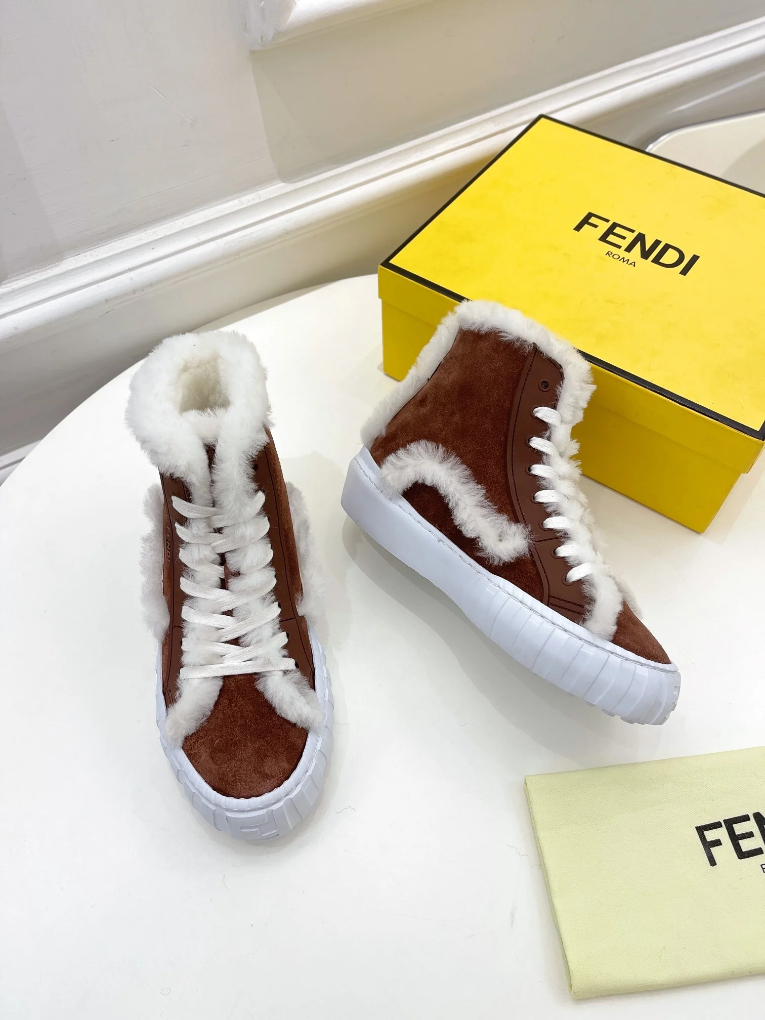 Fendi - Британский стиль - Ботинки Martin с флисовым узором - Верблюжий цвет