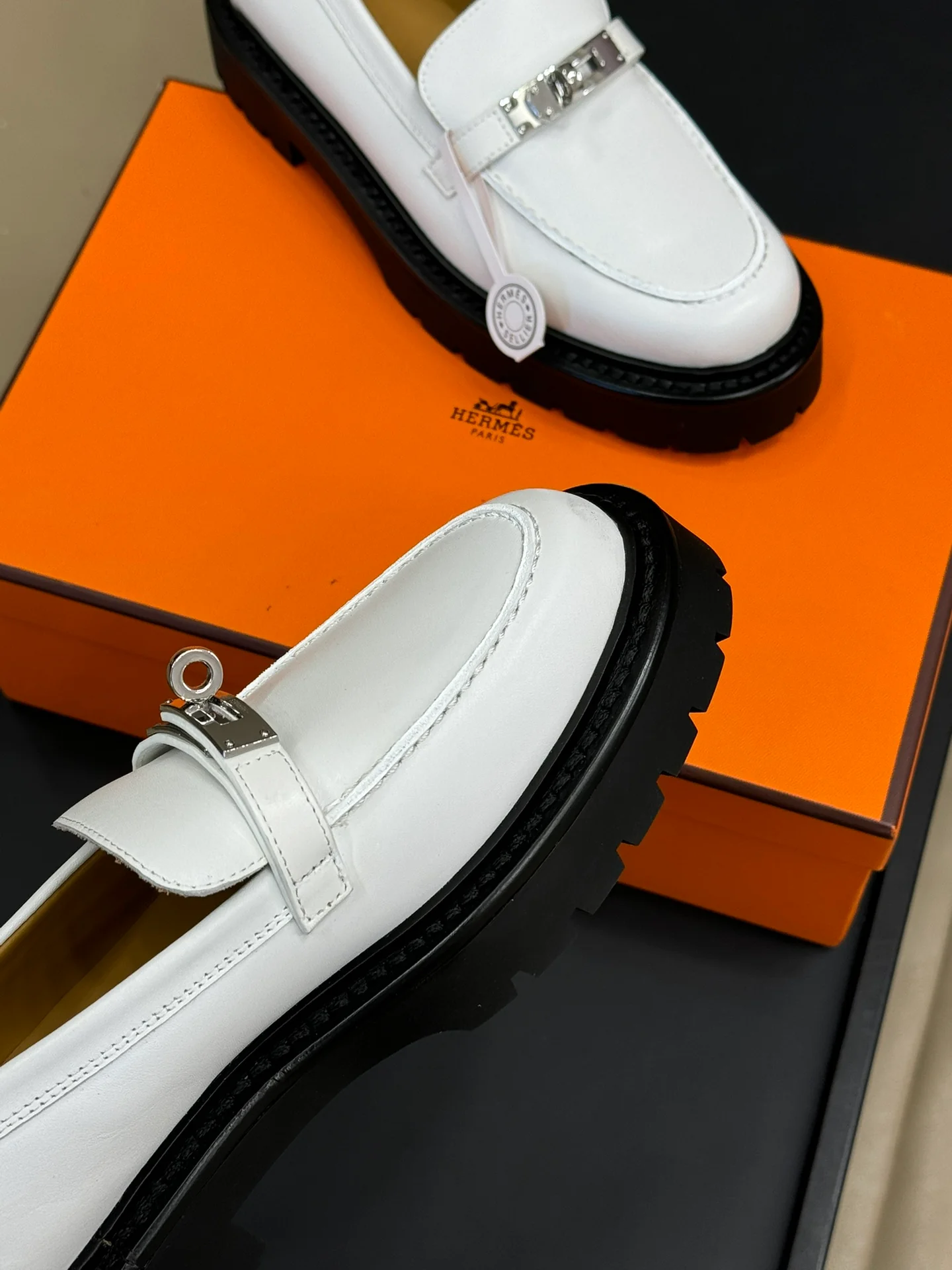 Лоферы Hermes 2024 - белые