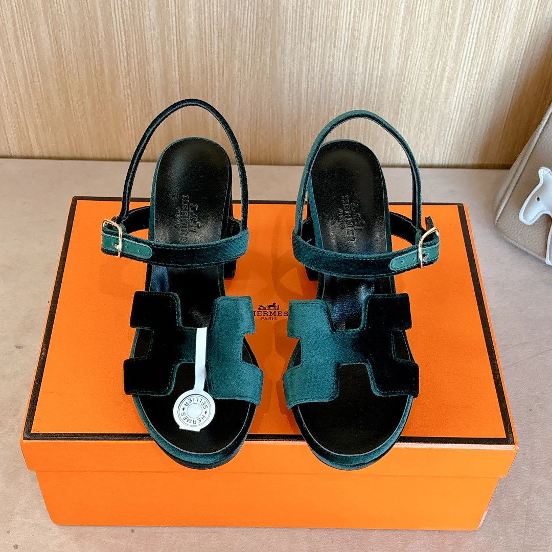 Босоножки на высоком каблуке Hermes Second Uncle 2024 года — зеленые.