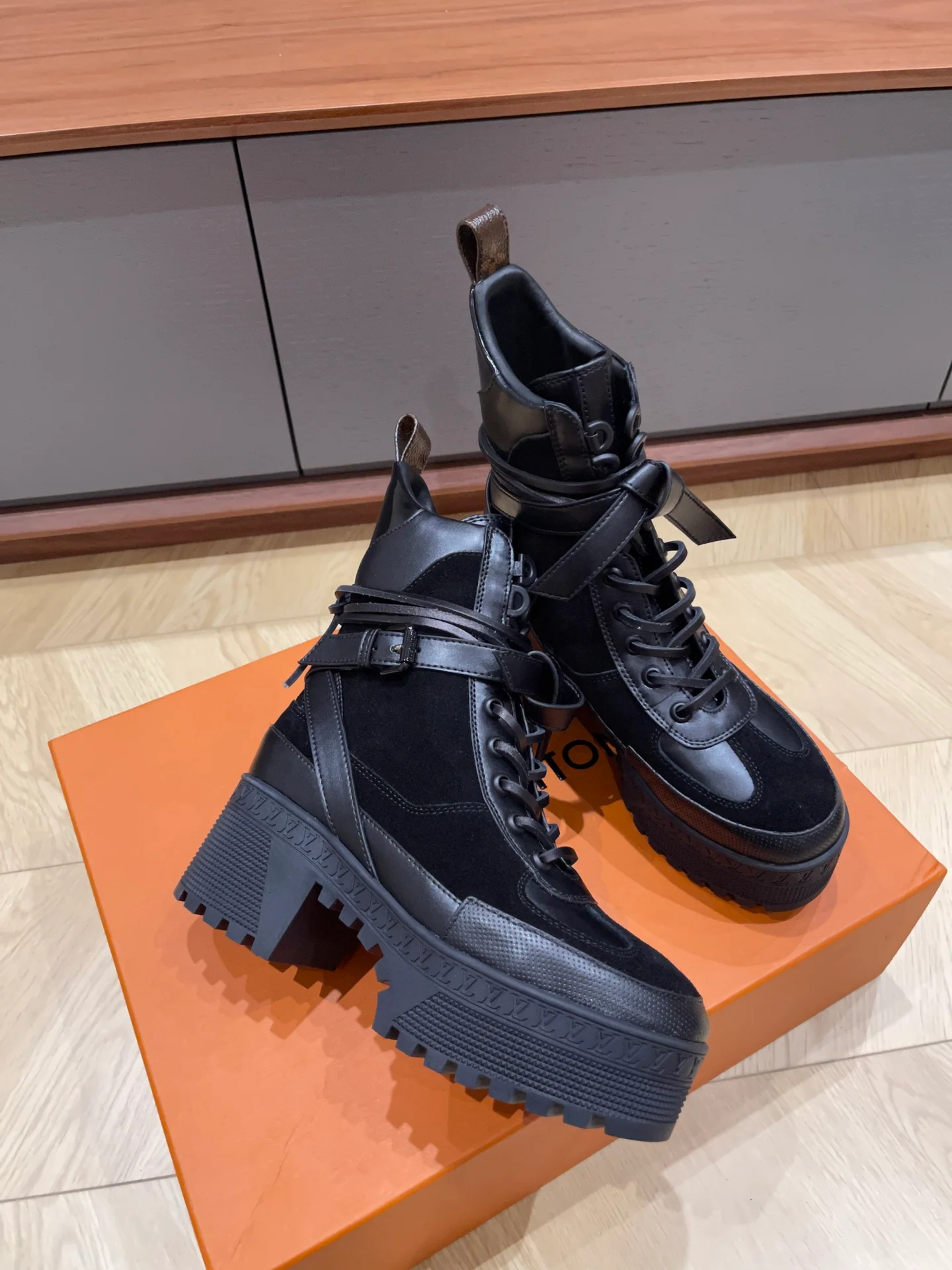 LV-2024 - Повседневные ботинки - Черные