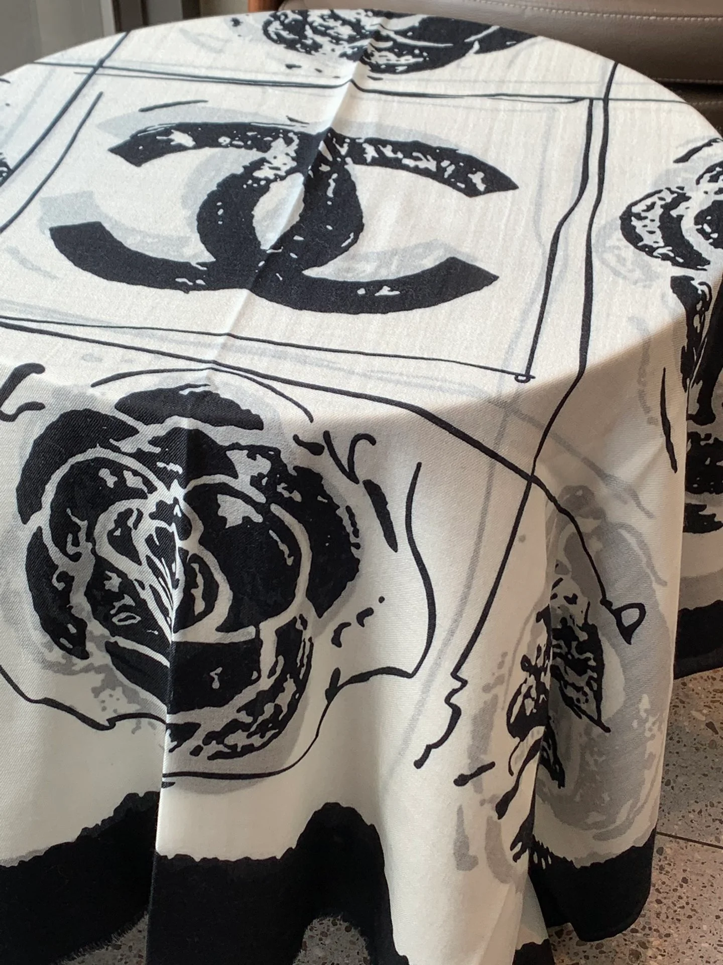 Шарф из коллекции Chanel Camellia