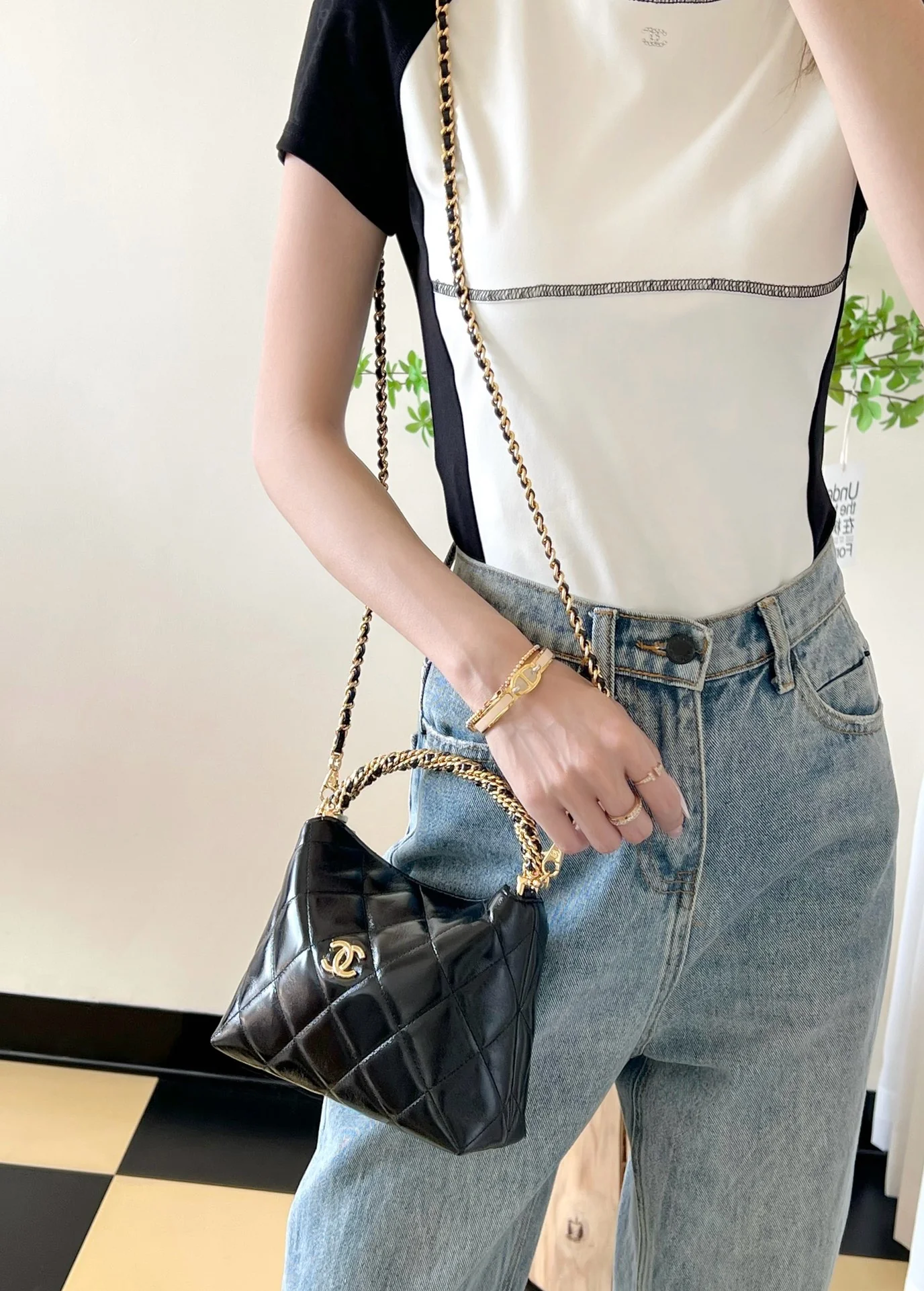 Сумка-хобо Chanel с витой ручкой - черная