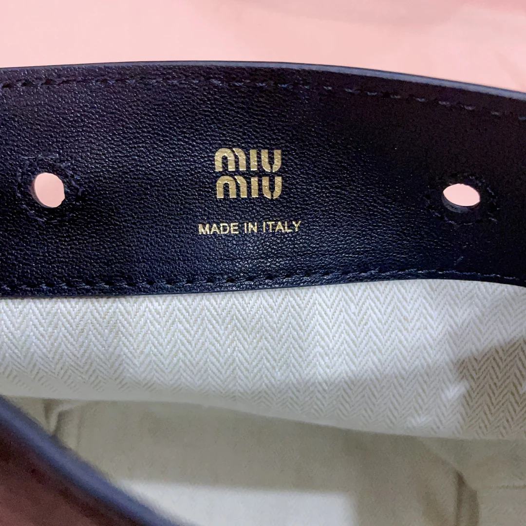 Miu Miu - Миниатюрная сумка-ведро из овечьей кожи