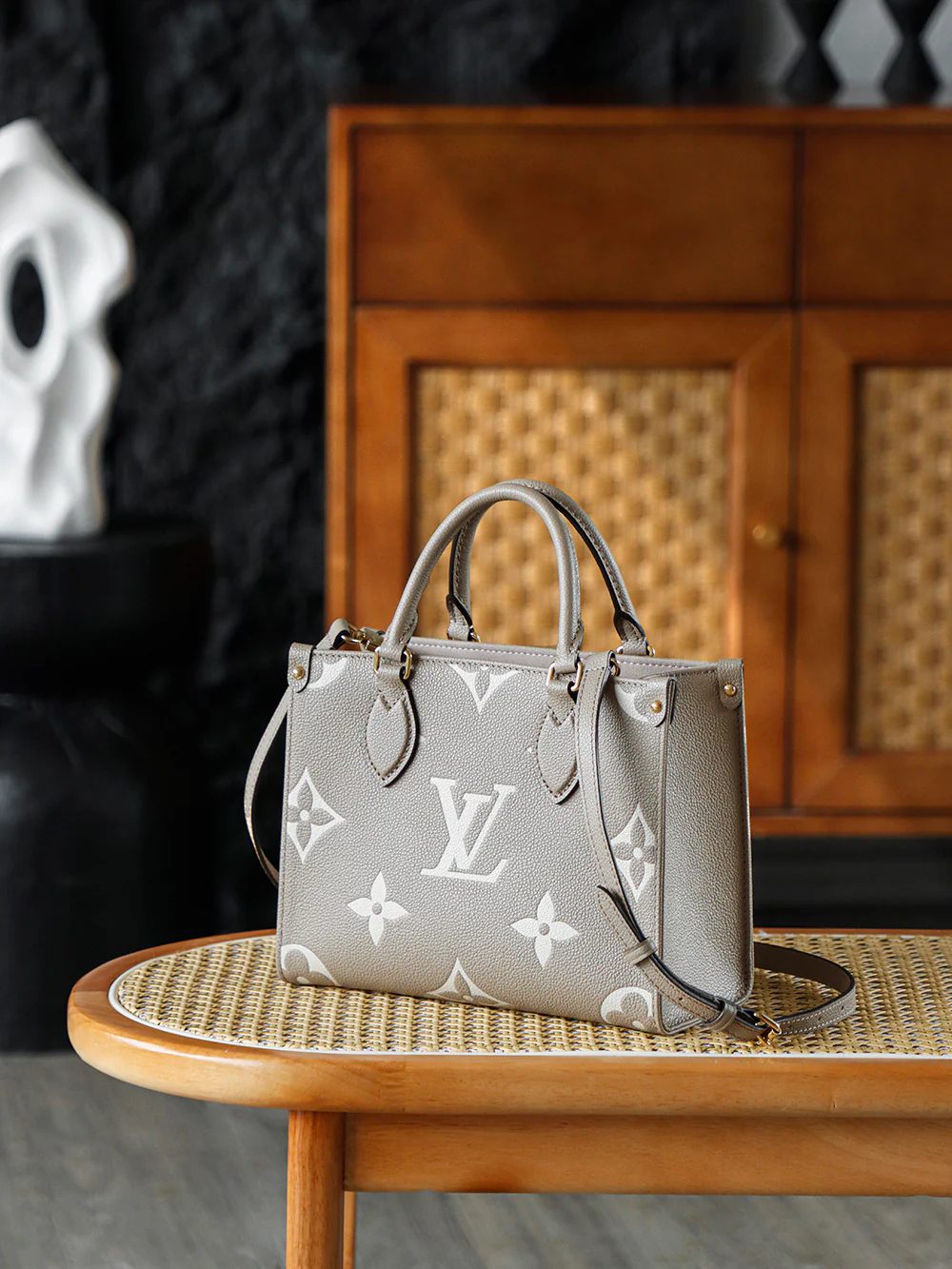 LV-m45779-onthego Маленький слоновий серый