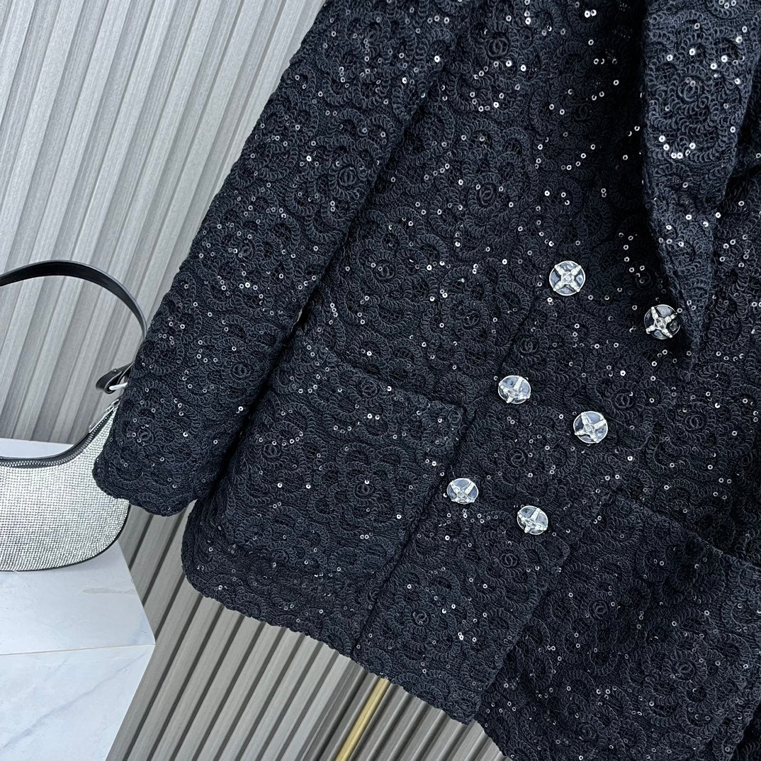 Chanel - Новинка 2403-24: Куртка, расшитая пайетками, черная