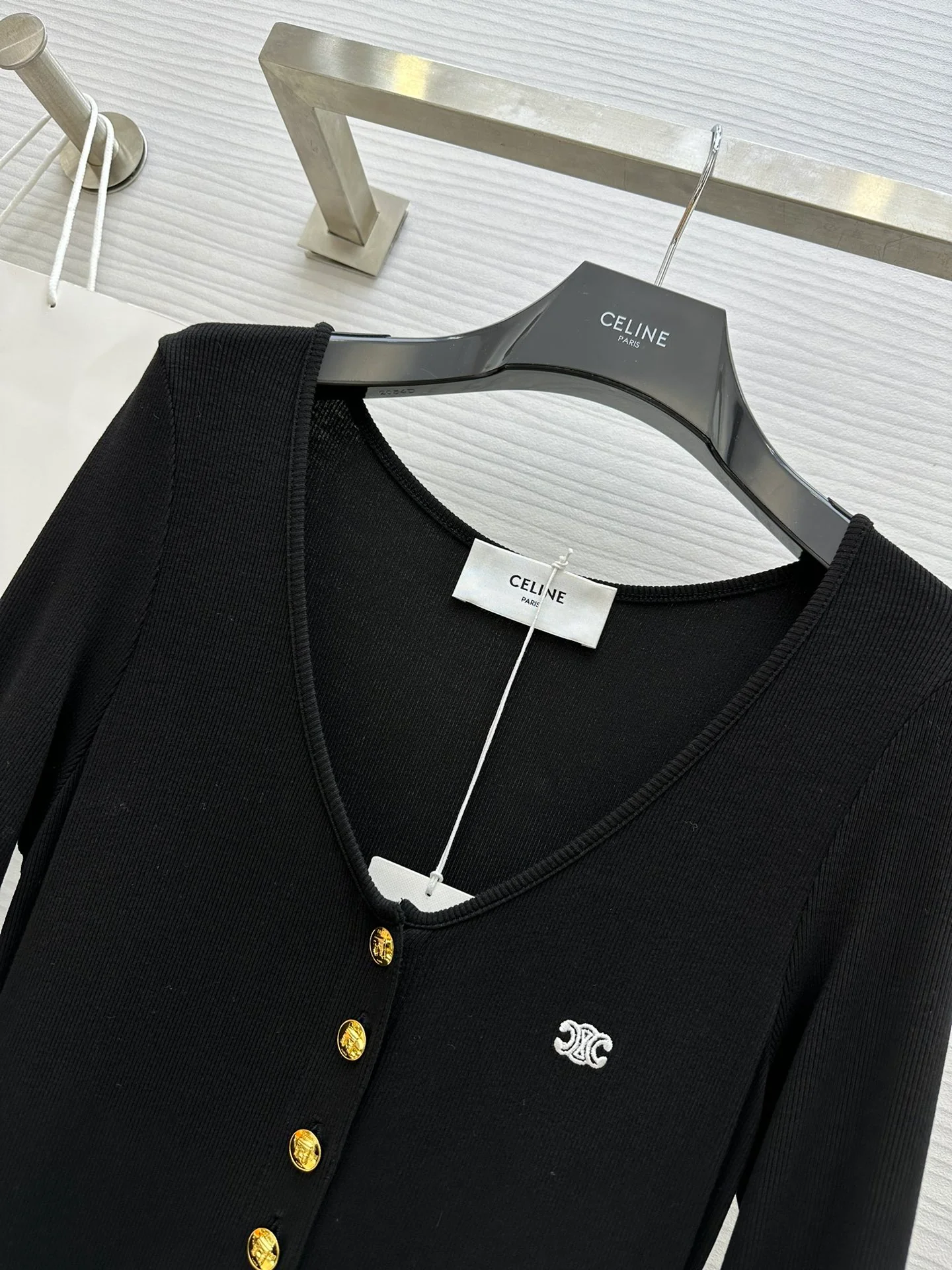 Новый комбинезон Celine с U-образным вырезом, весна/лето 2024.