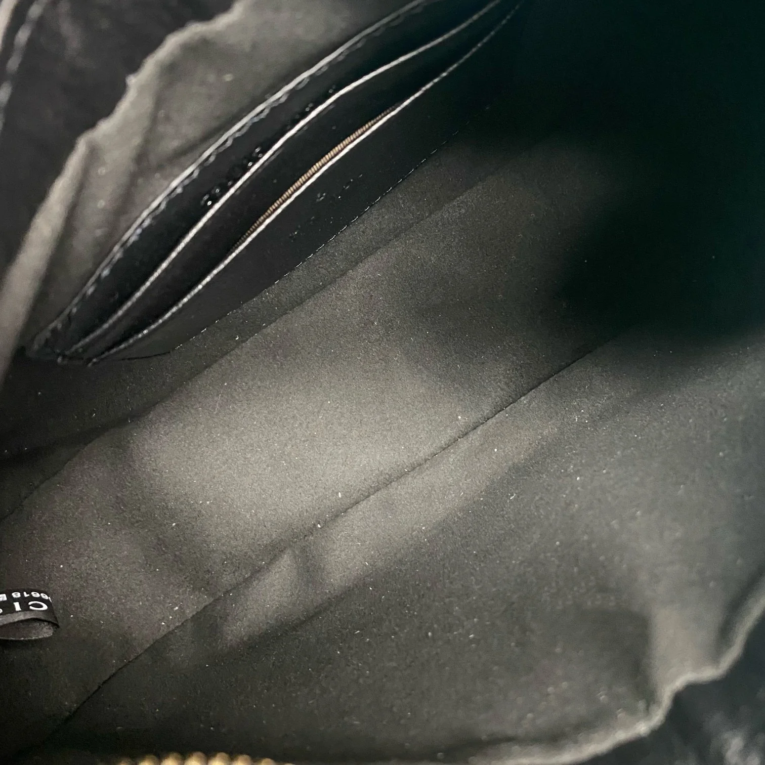 Сумка Gucci на цепочке через плечо - черная