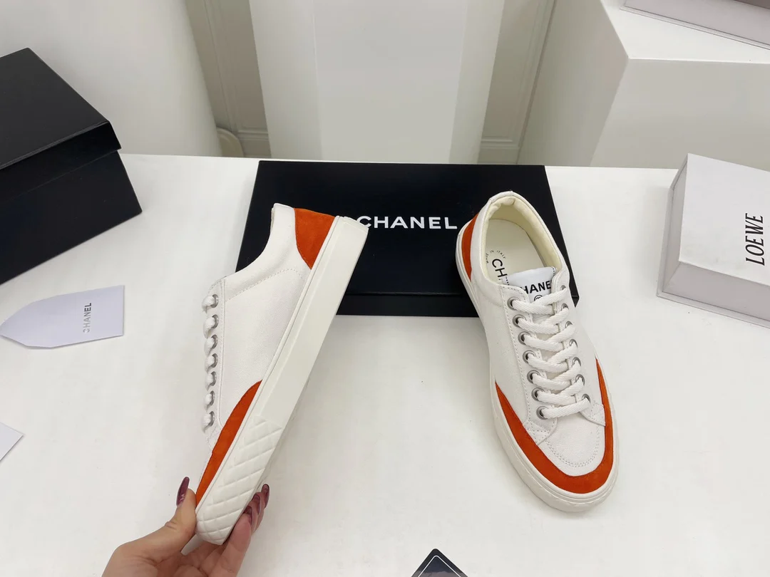 Весенние 2022 года от Chanel: обязательные к приобретению парусиновые туфли - 1