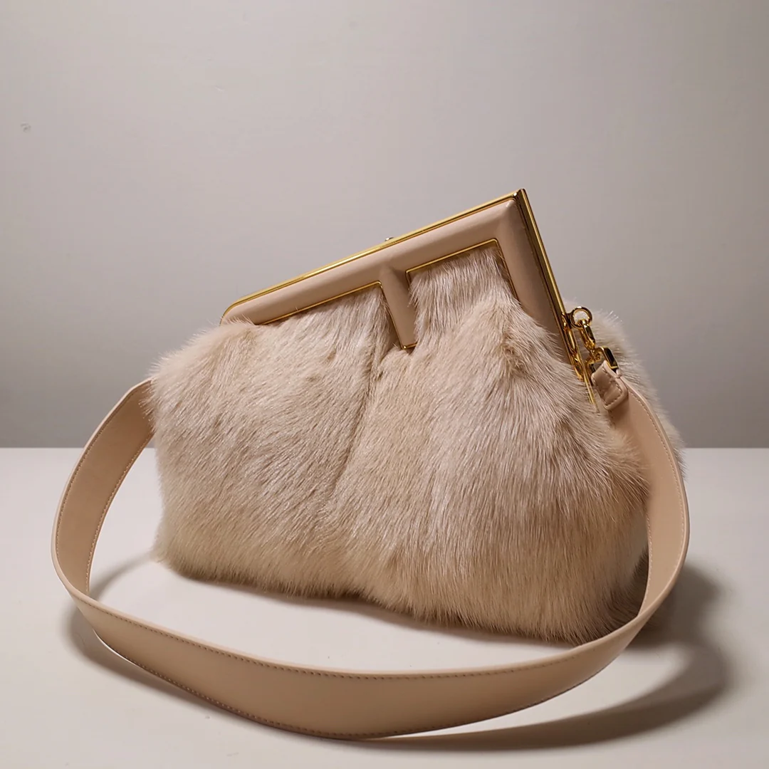 Средняя сумка Fendi First из розовой норки