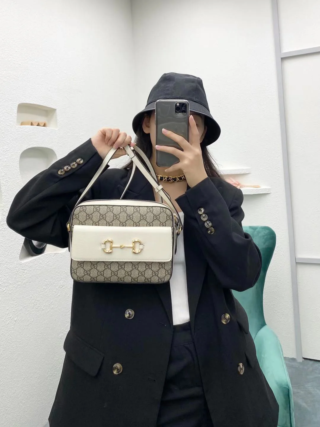 Сумка для фотоаппарата Gucci 1955 с пряжкой в ??виде подковы - 2 шт.