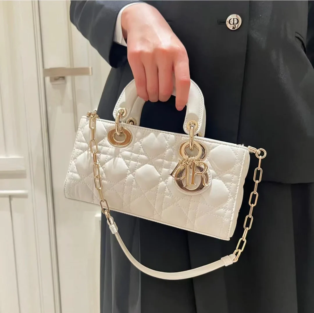 Вечерняя сумочка Dior Ladyd Joy, маленькая, белая.