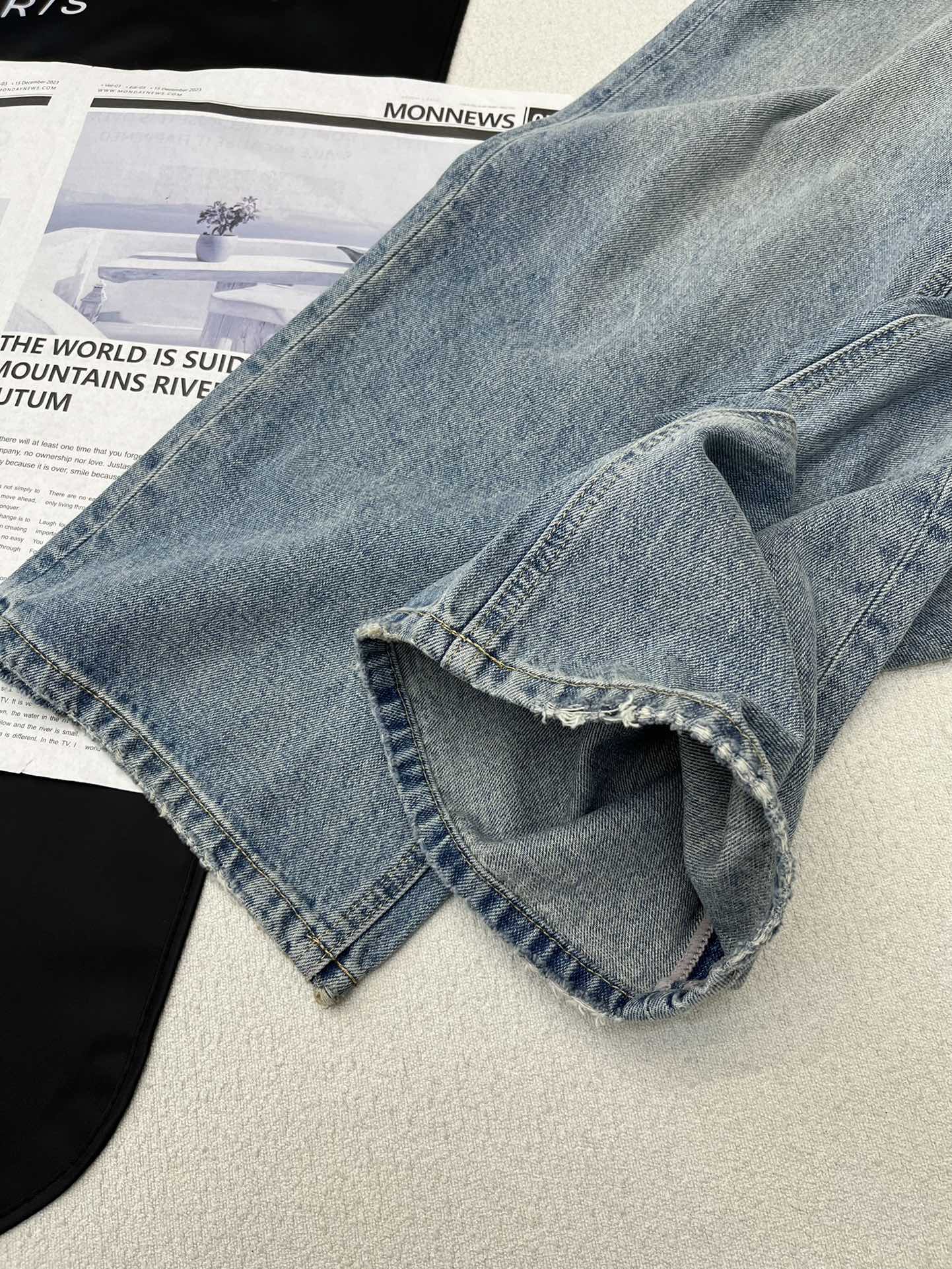 Джинсы Balenciaga 2403 с буквами