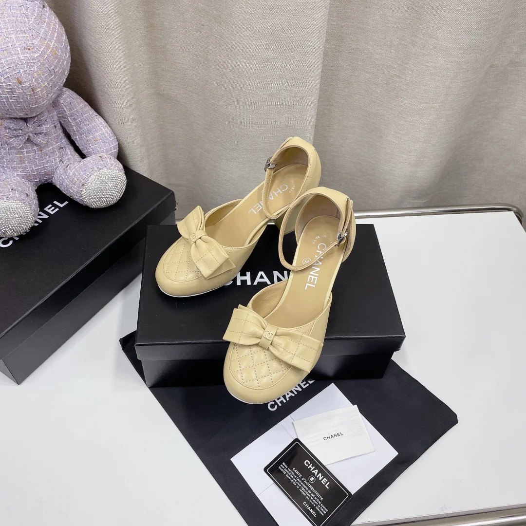 Chanel - Туфли на массивном каблуке с закрытым носком