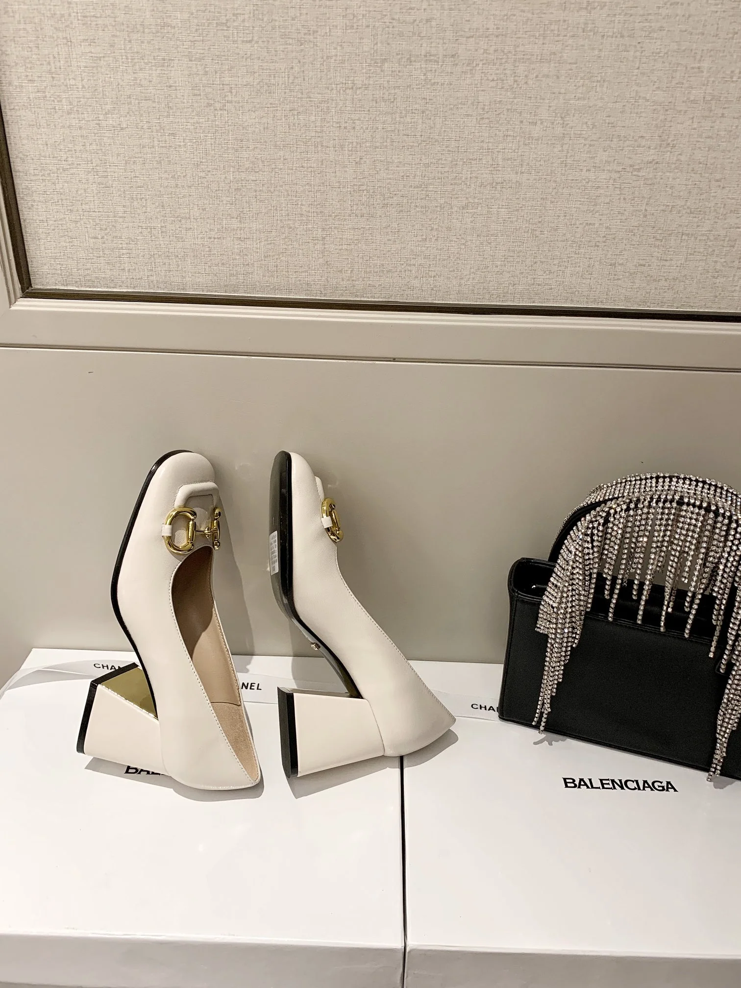 Туфли Gucci в стиле ретро с квадратным носком на низком каблуке