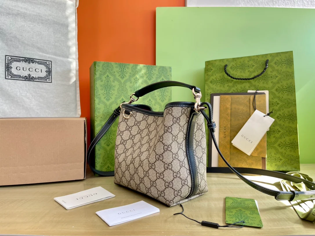 Мини-сумка Gucci 2025 из черной кожи - коричневая