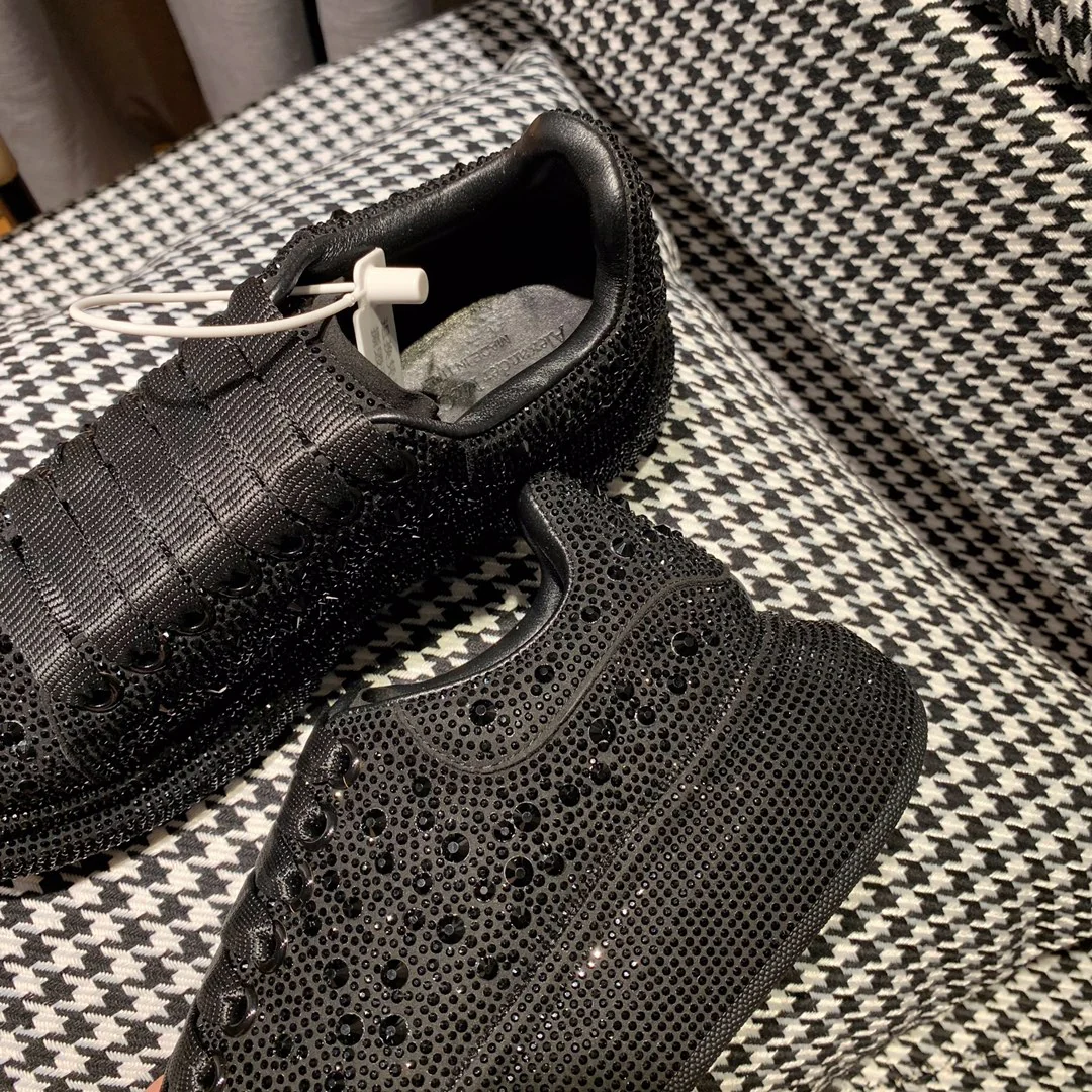 Классические белые кроссовки McQueen - черные с крупными ромбами