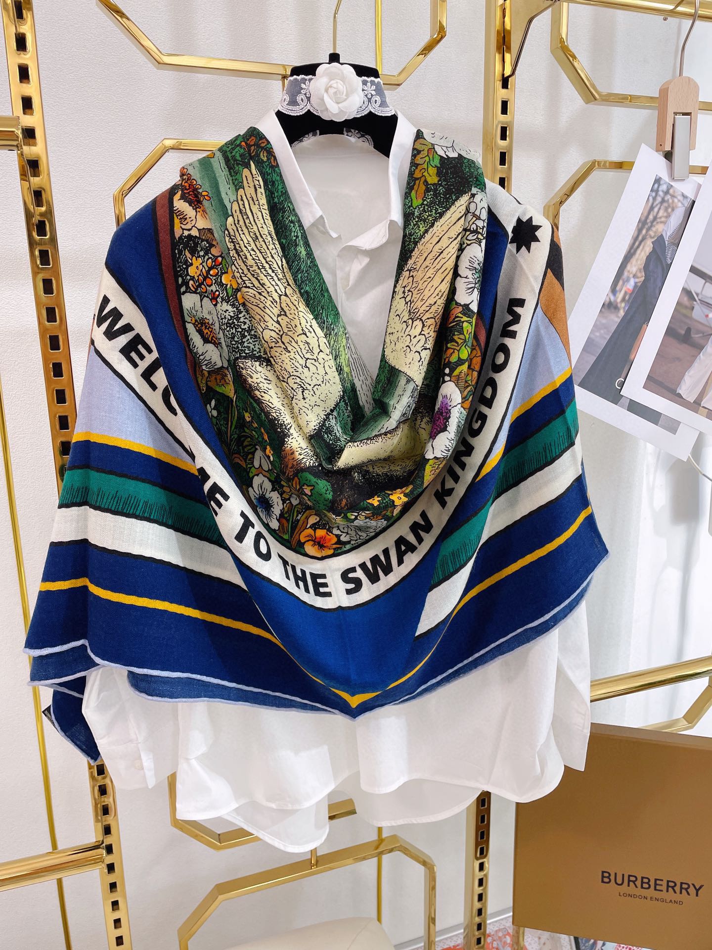 Бархатная шаль Burberry Artisan, 140 см, 70% кашемир, 30% шелк.