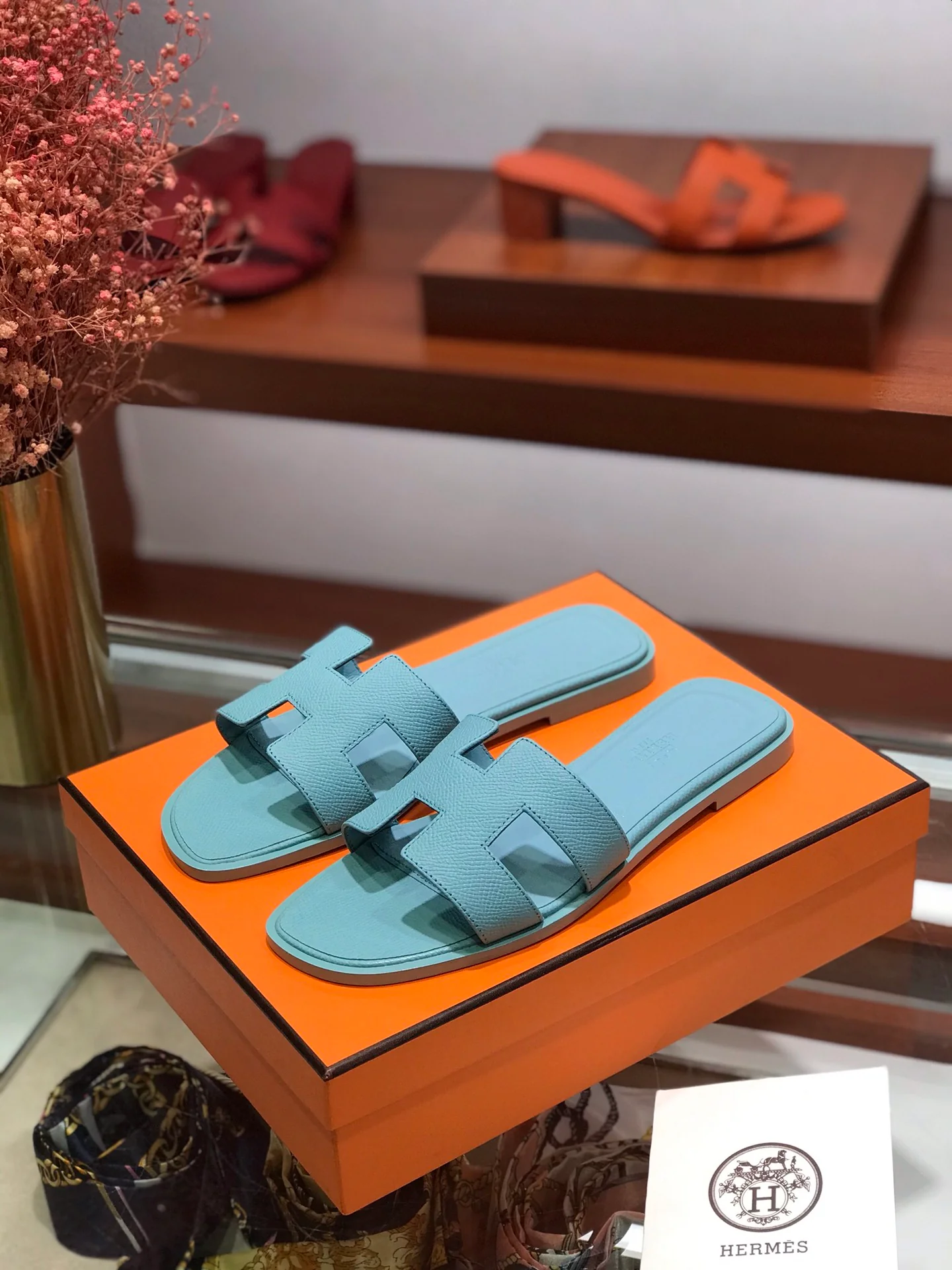 Новинка весны 2022 года от Hermes - плоские тапочки H - 2 шт.