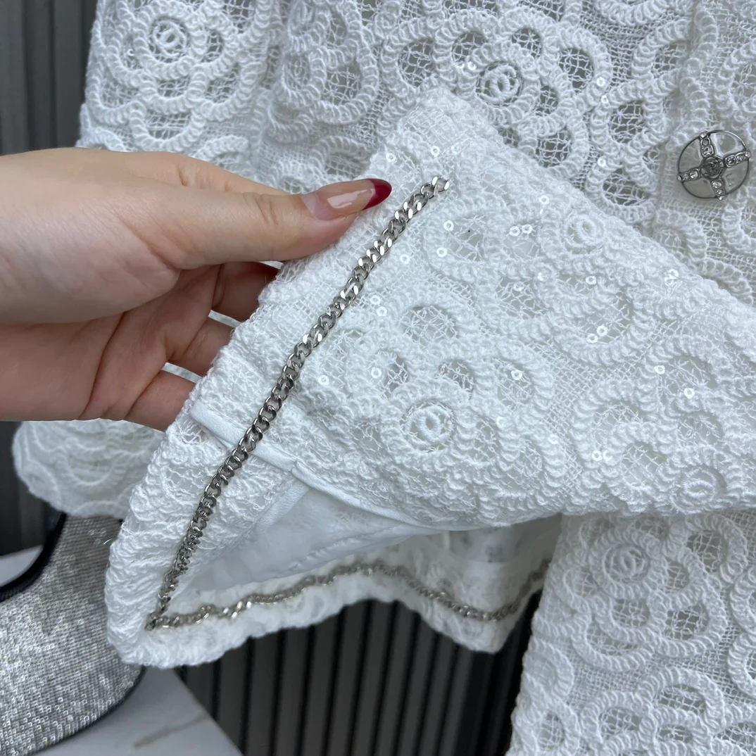 Chanel - Новинка 2403-24: Куртка, расшитая крупными пайетками - Белая