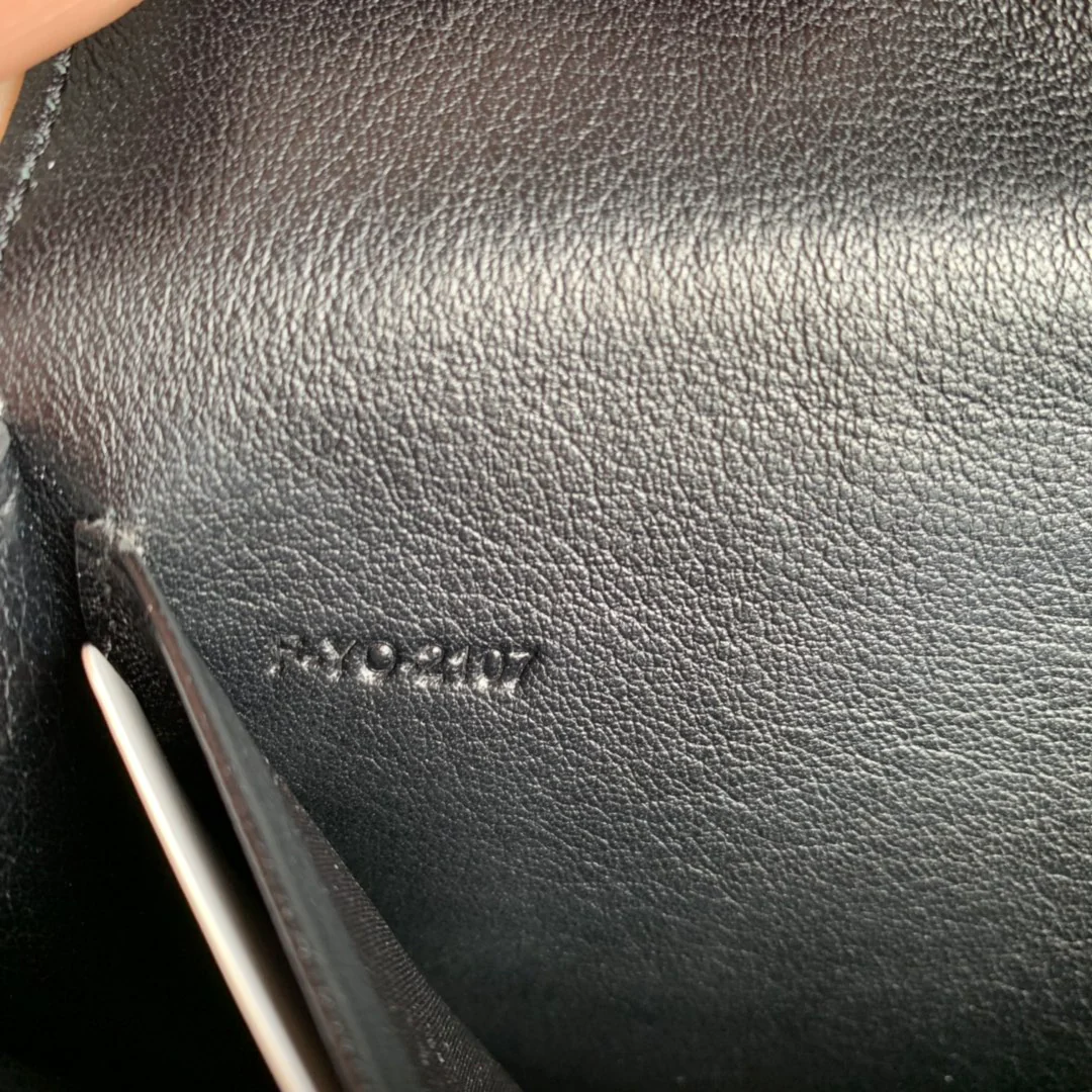 Черно-белый кошелек-книжка Celine