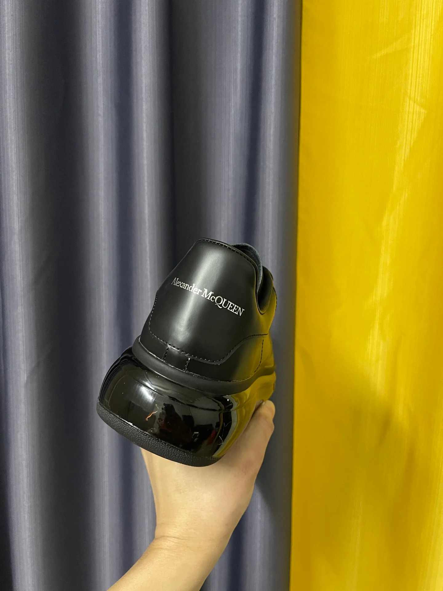 Классические белые кроссовки McQueen - унисекс - полностью из черной кожи с черной воздушной подушкой