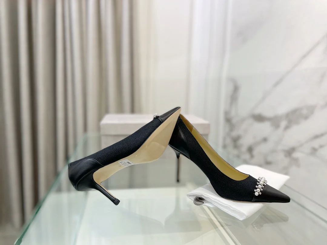 Туфли на высоком каблуке с острым носком от Jimmy Pearl