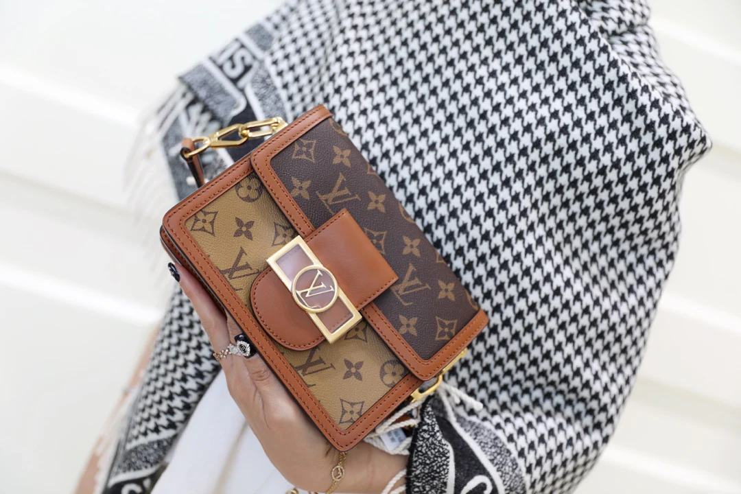 lv-m44580-mini-dauphine-Daphne