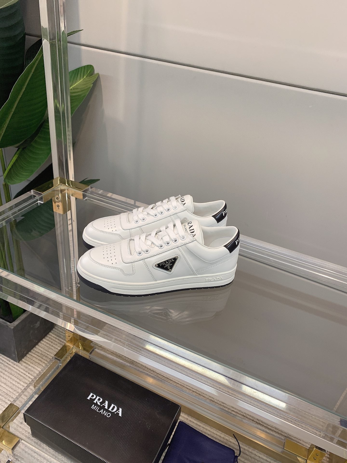 Prada - Белые кроссовки - Повседневная обувь