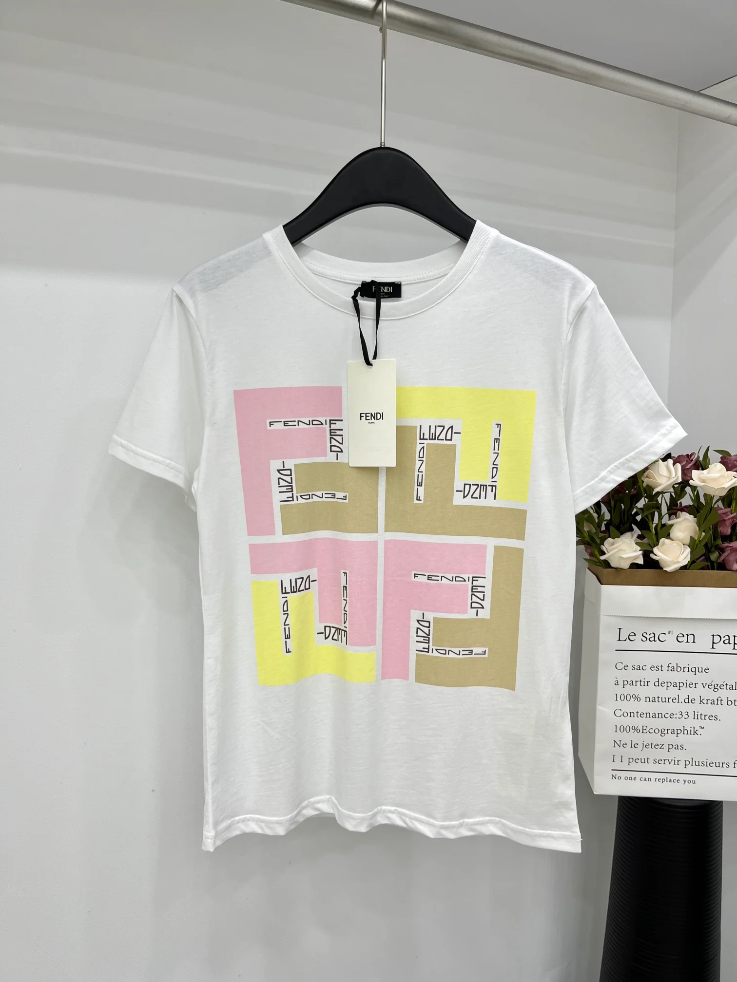 Новинка сезона весна/лето Fendi 2403-24ss - Футболка с коротким рукавом и принтом логотипа - желтая