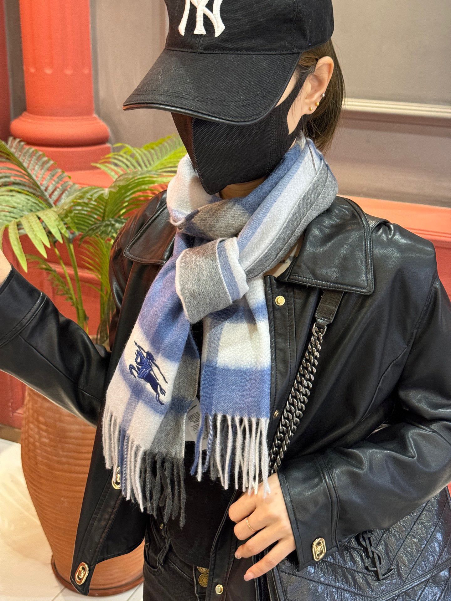 Классический клетчатый шарф Burberry 2024 — синий