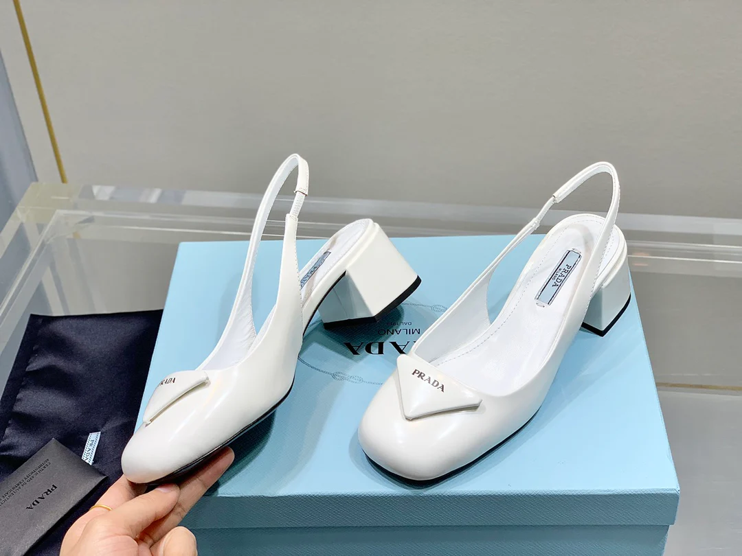 Prada - Туфли на низком каблуке из коллекции White Party