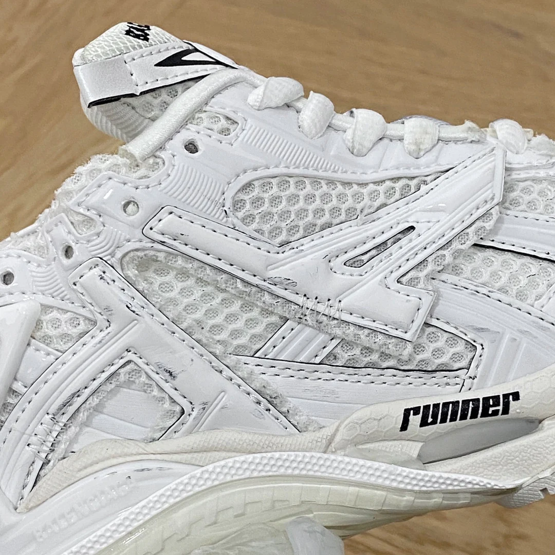 Кроссовки Balenciaga Runner Dad Shoes - белые