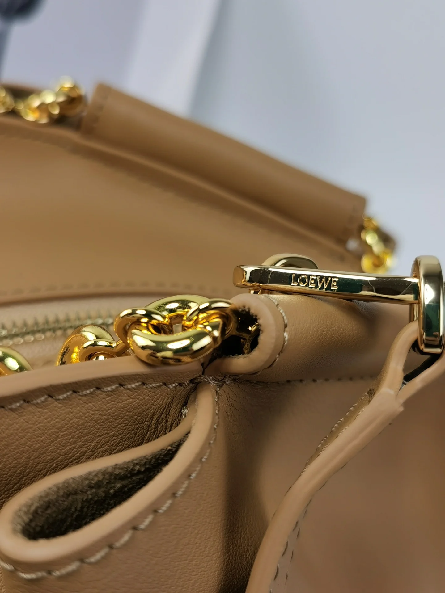 Сумка для прогулок Loewe Paseo - телячья кожа наппа - маленькая - с цепочкой - коричневая