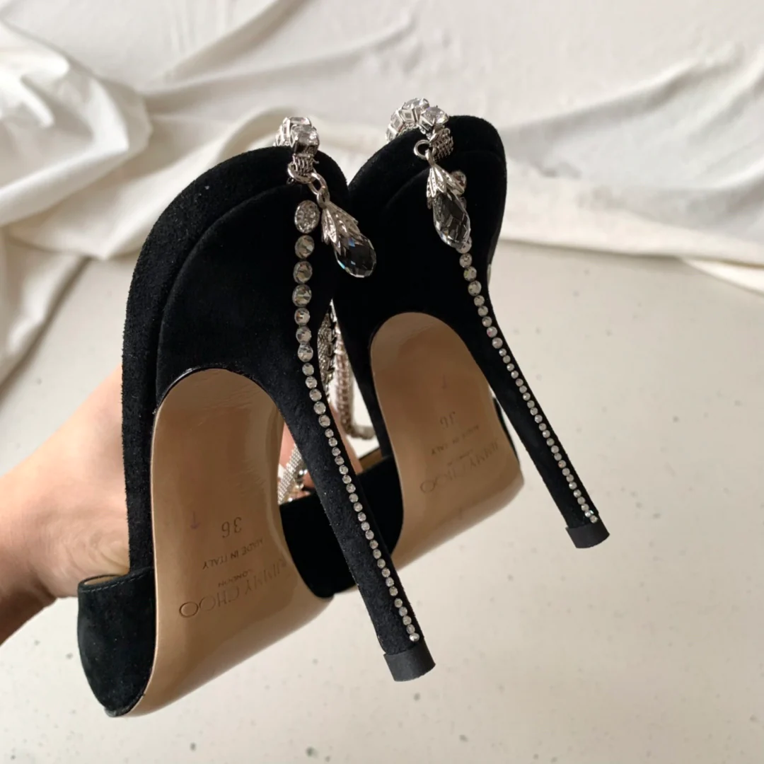 Босоножки на высоком каблуке Jimmy с цепочкой на щиколотке и стразами - Тканевые - Черные