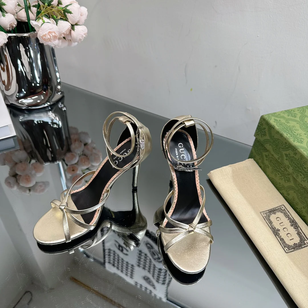 Новинка весны 2023 года от Gucci - Босоножки на шпильке - Золотистые